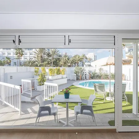 Lightbooking Alemania piscina privada Playa del Ingles Pensión GRAN CANARIA