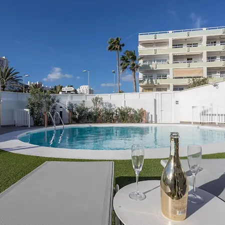 Lightbooking Alemania piscina privada Playa del Ingles